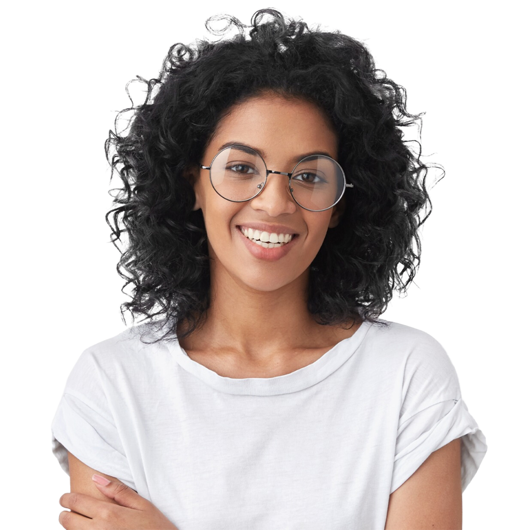 Mulher com cesto de roupa